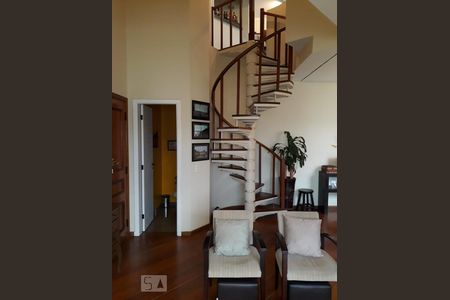 Apartamento à venda com 269m², 4 quartos e 4 vagasEscada