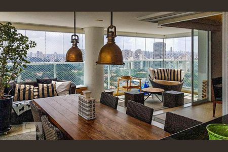 Apartamento para alugar com 185m², 3 quartos e 3 vagas Apartamento para alugar com 185m², 3 quartos e 3 vagasVaranda