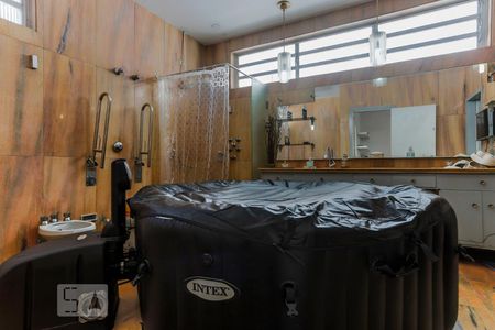 Casa à venda com 900m², 4 quartos e 3 vagasBanheiro da Suíte