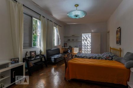 Casa à venda com 900m², 4 quartos e 3 vagasQuarto 4 Suíte