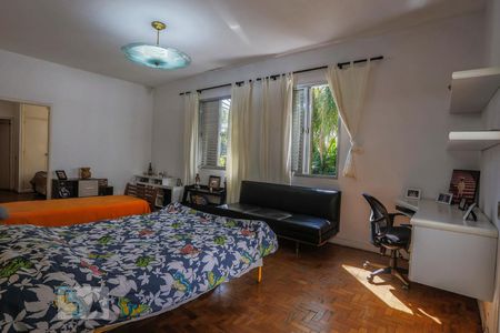 Casa à venda com 900m², 4 quartos e 3 vagasQuarto 4 Suíte