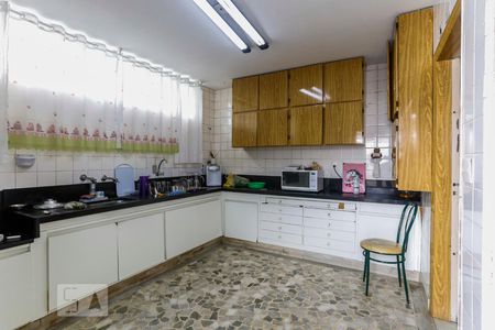 Casa à venda com 900m², 4 quartos e 3 vagasCozinha - Armários