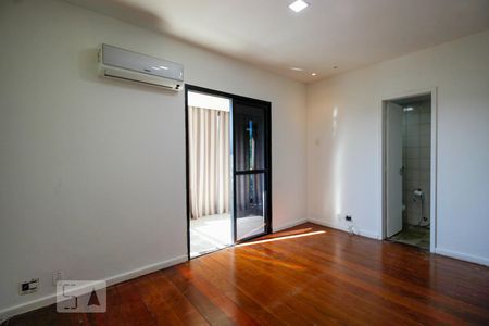 Apartamento para alugar com 140m², 4 quartos e 2 vagas Apartamento para alugar com 140m², 4 quartos e 2 vagasSuíte