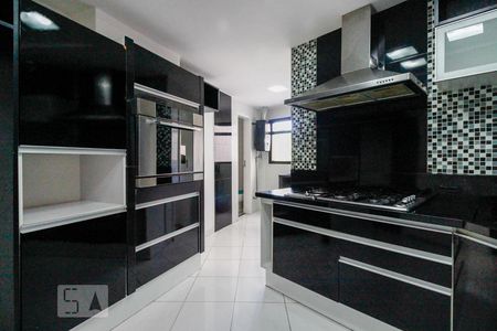 Apartamento para alugar com 140m², 4 quartos e 2 vagas Apartamento para alugar com 140m², 4 quartos e 2 vagasCozinha
