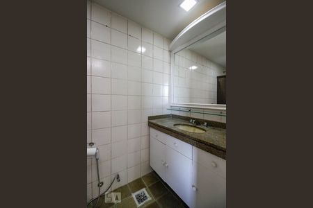 Apartamento para alugar com 140m², 4 quartos e 2 vagas Apartamento para alugar com 140m², 4 quartos e 2 vagasBanheiro da Suíte