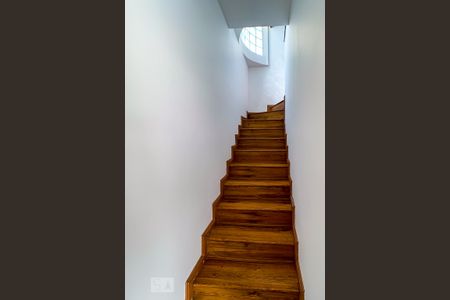 Casa à venda com 180m², 3 quartos e 4 vagas Casa à venda com 180m², 3 quartos e 4 vagasAcesso à Sala de Estar