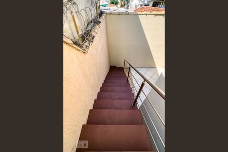 Casa à venda com 180m², 3 quartos e 4 vagas Casa à venda com 180m², 3 quartos e 4 vagasEscada