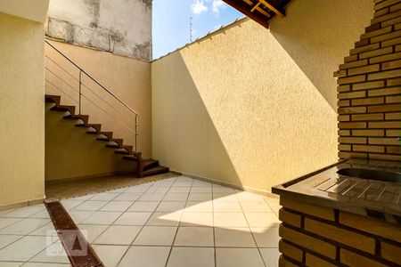 Casa à venda com 180m², 3 quartos e 4 vagas Casa à venda com 180m², 3 quartos e 4 vagasQuintal