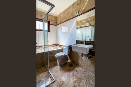 Casa à venda com 180m², 3 quartos e 4 vagas Casa à venda com 180m², 3 quartos e 4 vagasBanheiro da Suíte 1