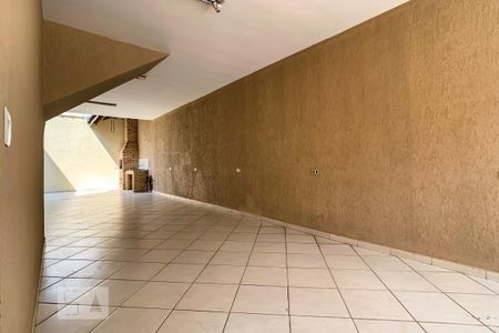 Casa à venda com 180m², 3 quartos e 4 vagas Casa à venda com 180m², 3 quartos e 4 vagasGaragem