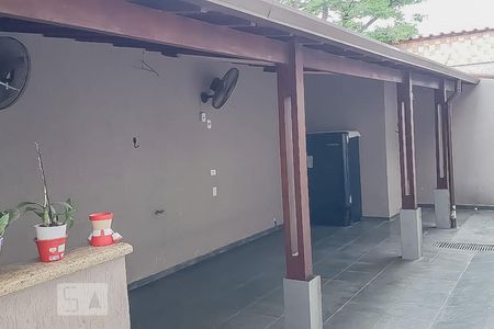 Casa à venda com 253m², 3 quartos e 6 vagas Casa à venda com 253m², 3 quartos e 6 vagasQuintal com Churrasqueira