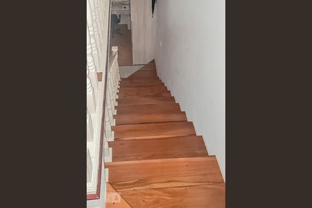 Escadas Acesso Quartos de casa à venda com 3 quartos, 253m² em Vila Cláudio, Santo André