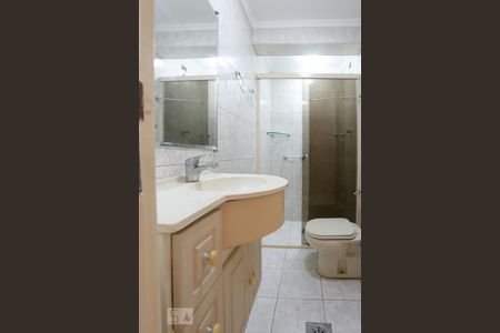 Casa para alugar com 373m², 5 quartos e 4 vagas Casa para alugar com 373m², 5 quartos e 4 vagasBanheiro da Suíte 1