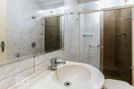 Casa para alugar com 373m², 5 quartos e 4 vagas Casa para alugar com 373m², 5 quartos e 4 vagasBanheiro da Suíte 1