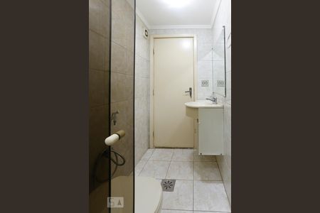 Casa para alugar com 373m², 5 quartos e 4 vagas Casa para alugar com 373m², 5 quartos e 4 vagasBanheiro da Suíte 1