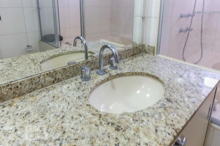 Casa para alugar com 373m², 5 quartos e 4 vagas Casa para alugar com 373m², 5 quartos e 4 vagasBanheiro da Suíte 2