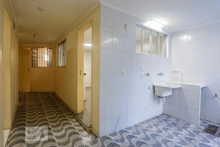 Casa para alugar com 373m², 5 quartos e 4 vagas Casa para alugar com 373m², 5 quartos e 4 vagasCorredor