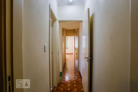 Casa para alugar com 373m², 5 quartos e 4 vagas Casa para alugar com 373m², 5 quartos e 4 vagasCorredor