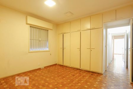 Casa para alugar com 373m², 5 quartos e 4 vagas Casa para alugar com 373m², 5 quartos e 4 vagasQuarto