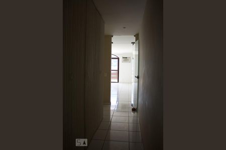 Corredor de apartamento para alugar com 3 quartos, 275m² em Barra da Tijuca, Rio de Janeiro