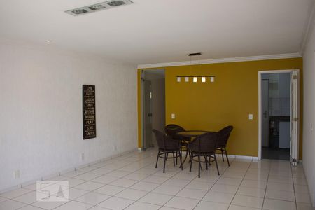 Sala de apartamento para alugar com 3 quartos, 275m² em Barra da Tijuca, Rio de Janeiro
