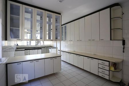 Casa para alugar com 380m², 4 quartos e 5 vagasCozinha