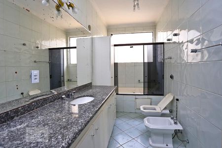 Casa para alugar com 380m², 4 quartos e 5 vagasBanheiro da Suite 4
