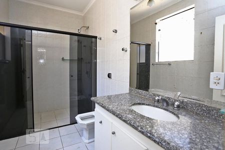 Casa para alugar com 380m², 4 quartos e 5 vagasBanheiro da Suite 1