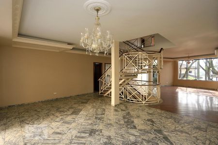 Sala de casa para alugar com 4 quartos, 380m² em Vila Tramontano, São Paulo