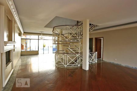 Sala de casa para alugar com 4 quartos, 380m² em Vila Tramontano, São Paulo