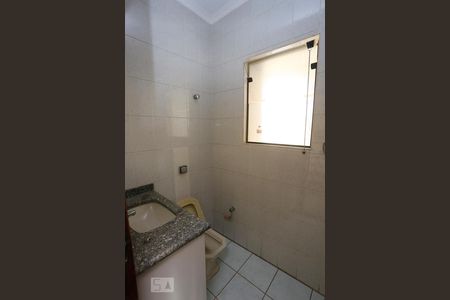 Lavabo de casa para alugar com 4 quartos, 380m² em Vila Tramontano, São Paulo