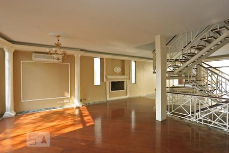 Sala de casa para alugar com 4 quartos, 380m² em Vila Tramontano, São Paulo