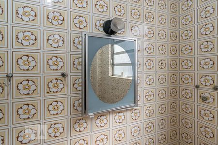 Apartamento para alugar com 65m², 2 quartos e 1 vaga Apartamento para alugar com 65m², 2 quartos e 1 vagaBanheiro - Armário com espelho