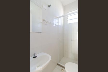 Banheiro de casa para alugar com 2 quartos, 50m² em Centro, Diadema