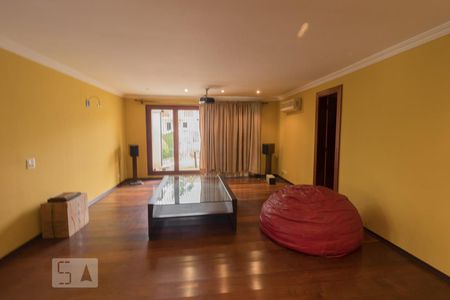 Casa para alugar com 1000m², 4 quartos e sem vagaSala TV