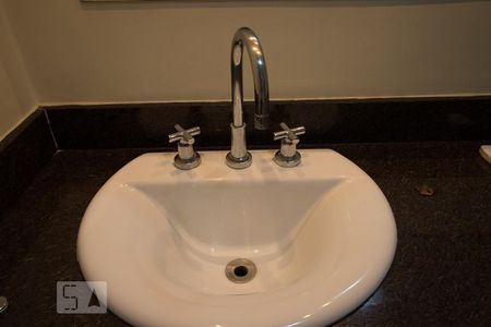 Casa para alugar com 1000m², 4 quartos e sem vagaBanheiro - Torneira