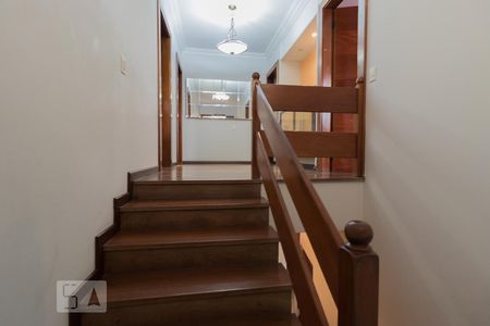 Casa para alugar com 1000m², 4 quartos e sem vagaEscada