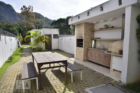 Apartamento à venda com 98m², 4 quartos e 2 vagasÁrea comum - Churrasqueira