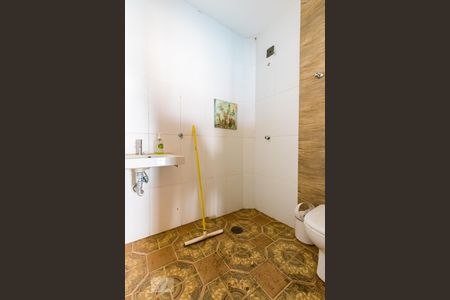 Casa à venda com 600m², 5 quartos e sem vagaEdícula - Banheiro 