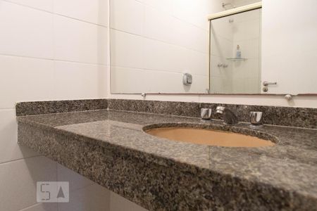 Apartamento para alugar com 70m², 2 quartos e 1 vagaBanheiro social 