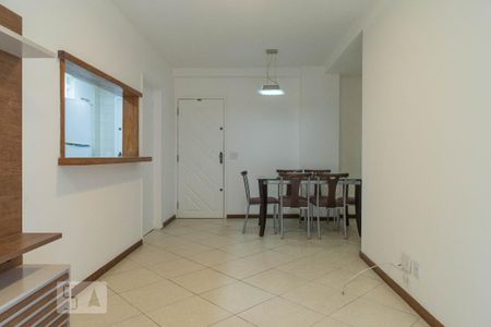 Apartamento para alugar com 70m², 2 quartos e 1 vagaSala