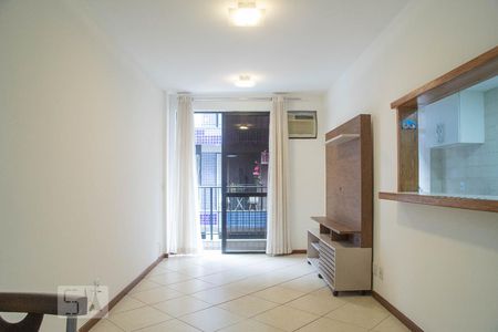 Apartamento para alugar com 70m², 2 quartos e 1 vagaSala