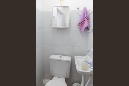 Banheiro de kitnet/studio para alugar com 1 quarto, 12m² em Aclimação, São Paulo