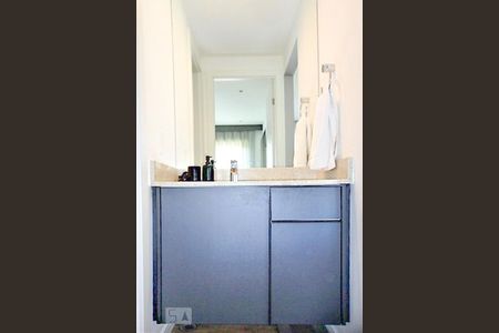 Banheiro de apartamento para alugar com 1 quarto, 55m² em Vila Madalena, São Paulo