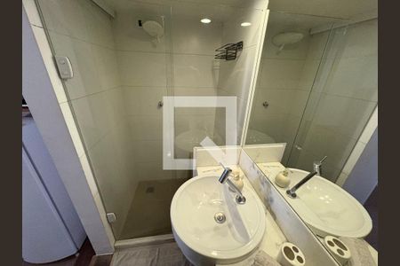 Casa à venda com 571m², 8 quartos e 3 vagasBanheiro suíte 4