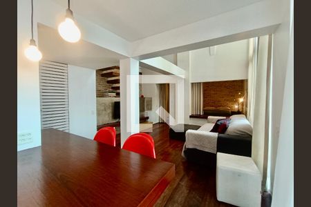 Casa à venda com 571m², 8 quartos e 3 vagasSuíte duplex 8
