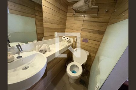 Casa à venda com 571m², 8 quartos e 3 vagasBanheiro suíte 4