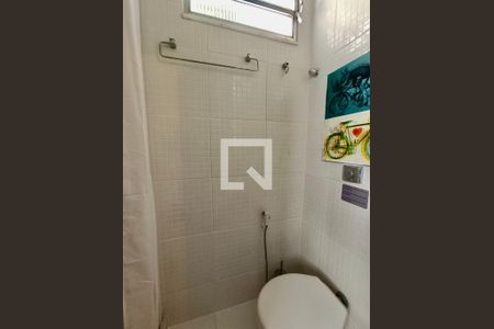 Casa à venda com 571m², 8 quartos e 3 vagasBanheiro Suíte 1