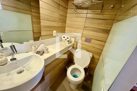 Casa à venda com 571m², 8 quartos e 3 vagasBanheiro suíte 3