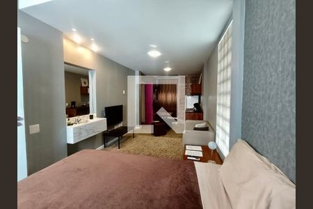 Casa à venda com 571m², 8 quartos e 3 vagasSuíte 1